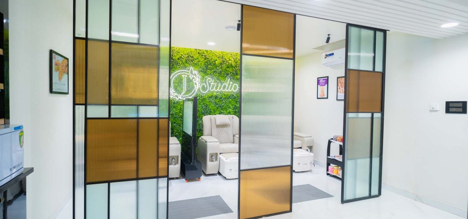 J Studio VIP Road floor one (18)