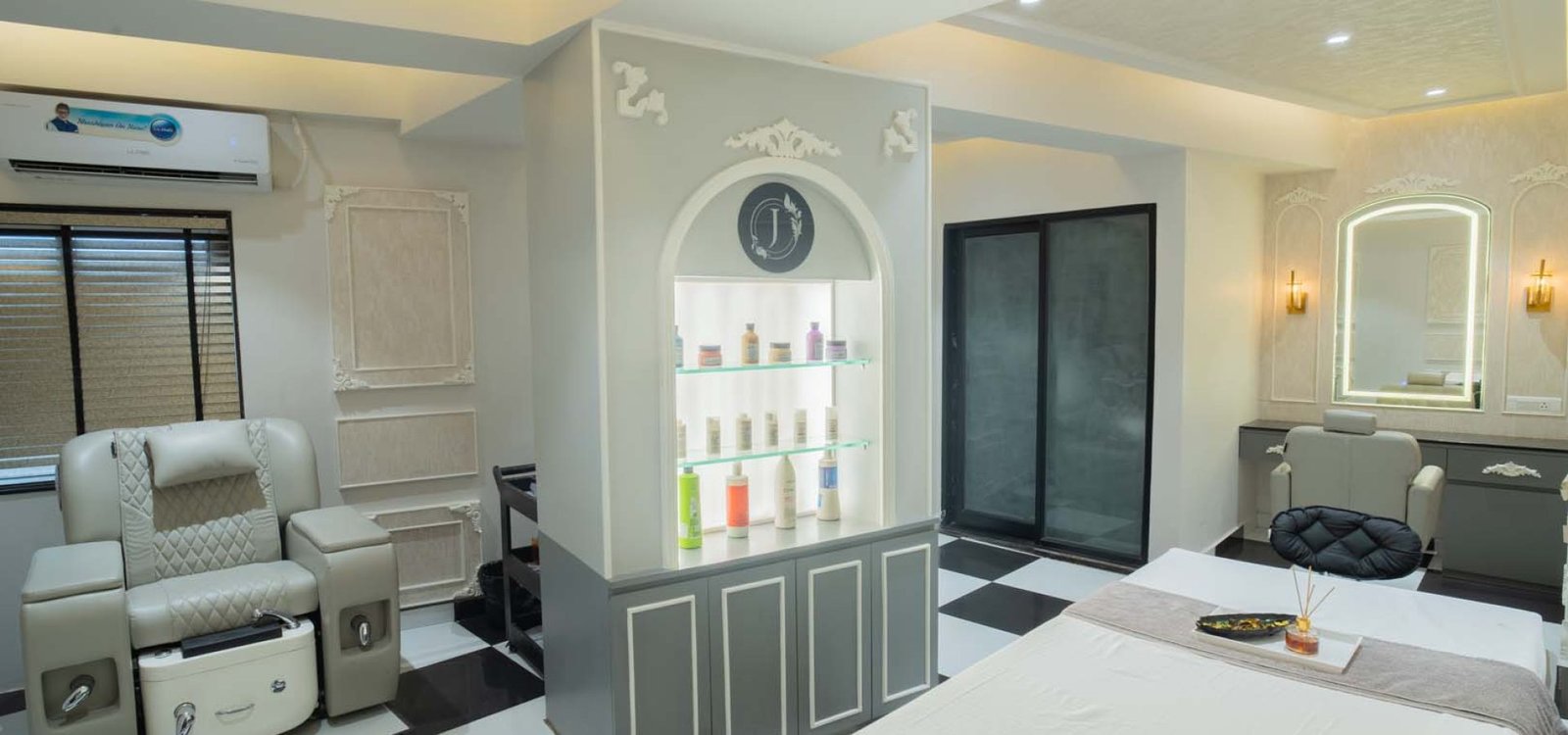 J Studio VIP Road floor two (6)